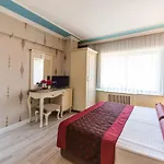 מלון Viva Deluxe 3*