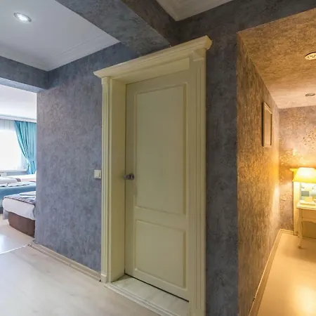 Viva Deluxe Hotel 3*